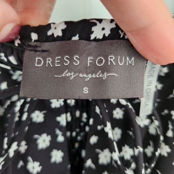 Dress Forum 'Hailey Babydoll' Ditzy Floral Black Romper Small - Picture 7 of 8